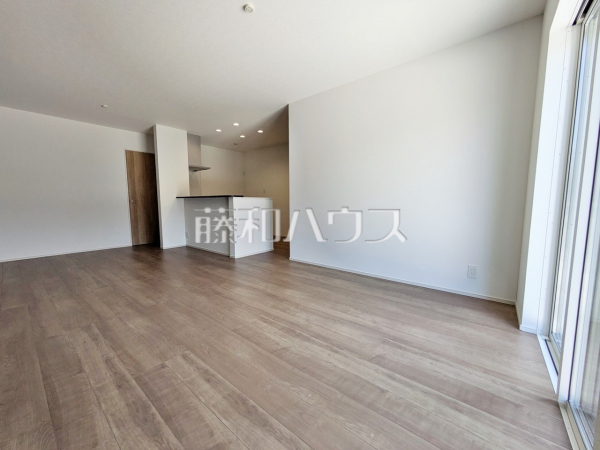 2号棟　リビング　【春日井市東野町西２丁目】