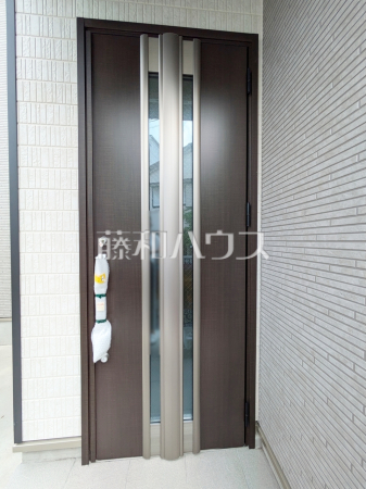 玄関　【練馬区大泉町５丁目】