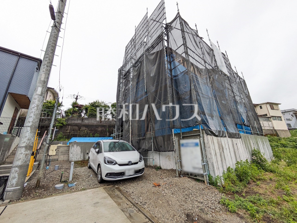 接道状況および現場風景（11号棟側）　【八王子市大谷町】