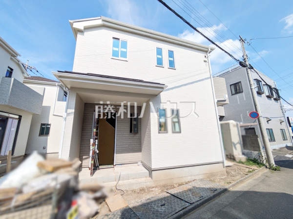 ≪C号棟　外観≫ 全居室角部屋仕様で2面採光を実現！お天気の良い日には窓を開けて換気もできるので気持ち良いですね。【府中市日新町３丁目】