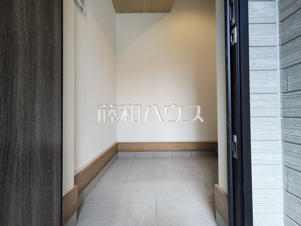 玄関　【朝霞市根岸台１丁目】