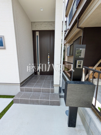 ≪A号棟　玄関≫　【府中市四谷５丁目】