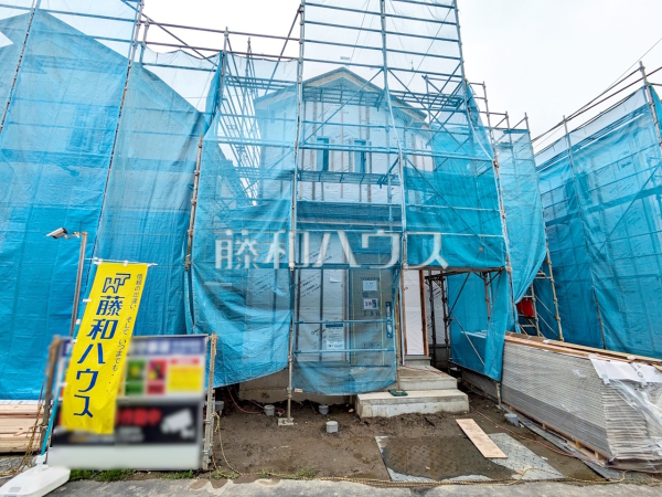 ≪B号棟　外観≫対面キッチンやリビングに階段を配置しました。いつでも家族の顔が見えるのがメリットとして喜ばれています。　【府中市四谷５丁目】