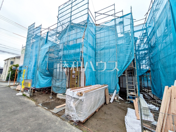 ≪B号棟　外観≫  まだまだ建築中ですが、ぜひ現地をご覧になりませんか？上棟の状態は建築中にしかご覧になれません！ 【府中市四谷５丁目】