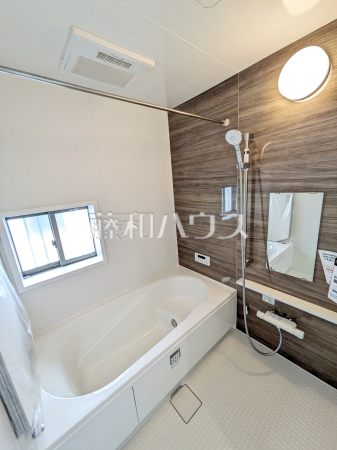 C号棟　浴室　【府中市四谷５丁目】
足を伸ばして入れるバスタブで、ゆっくり一日の疲れを癒して下さい。　