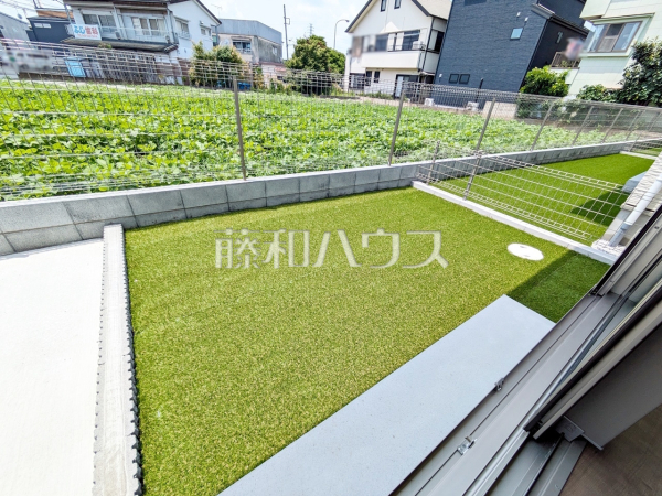 C号棟　庭　【府中市四谷５丁目】
お庭はガーデニングや家庭菜園だけでなく、子ども達の遊び場としても最適です　