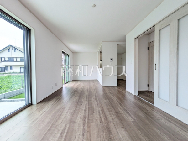 C号棟　リビング　【府中市四谷５丁目】
家族の集まるLDKはゆったり約17帖　