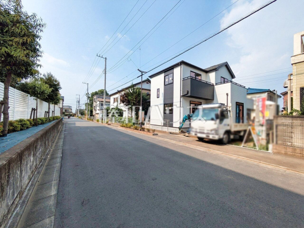 A号棟側　接道状況および現場風景　【所沢市花園４丁目】 平日のご案内も可能です。まずはお気軽にお問合せ下さいませ。 