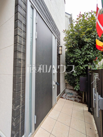 玄関　【新座市栗原５丁目】