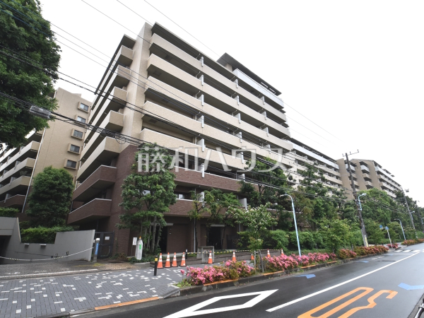 外観　【ファミールグラン高井戸デュープレックス】
安心のオートロック付きマンション。日々の安全を守ります。　