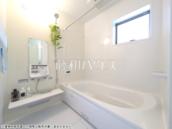 浴室　【小平市花小金井４丁目】
白を基調とした清潔感あふれるバスルームです　