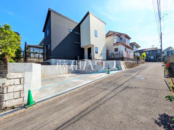 接道状況および現場風景　【八王子市絹ケ丘１丁目】