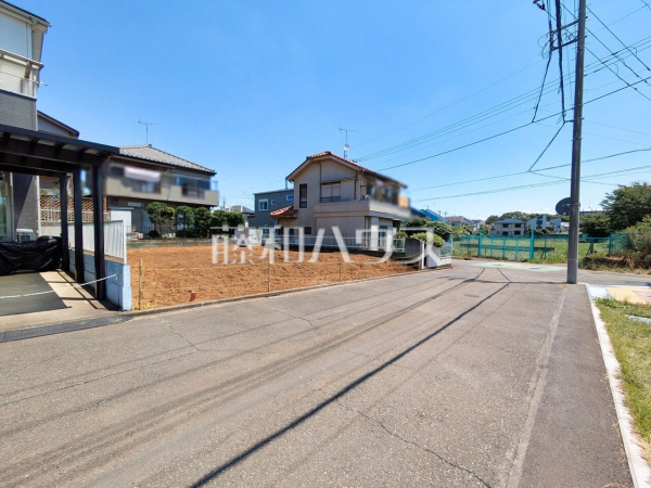接道状況および現場風景　【東久留米市中央町３丁目】 見学はしたいけど、なかなか時間が取れない・・・そんな方に出勤前や仕事終わりにマイホームを見学できるサポートをいたします。 