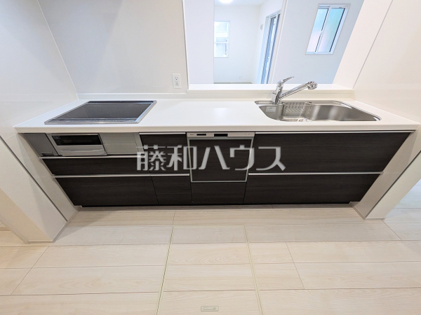 3号棟　キッチン　【八王子市石川町】
キッチンから見渡せるリビングダイニングで、お料理中も会話が弾みます　