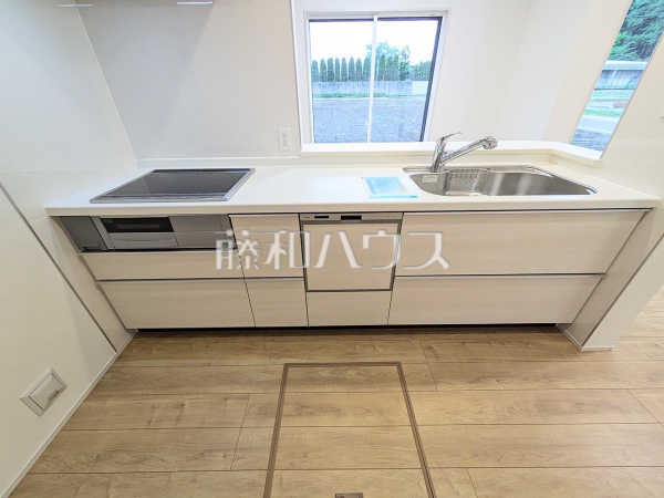 5号棟　キッチン　【八王子市石川町】リビングにいるご家族を見渡せる対面キッチン　