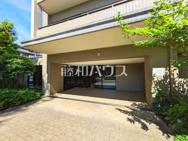 エントランス　【ヴィラージュ・ヴェール8番館】
心地良さの中にも洗練を感じさせる、住まう方をやさしく出迎えるエントランス　