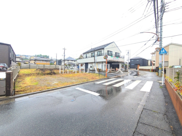 接道状況および現場風景　【八王子市横川町】住まいの事なら地元で豊富な実績を誇る、地域密着の当社へお任せ下さい！ 平日のご案内も可能です。まずはお気軽にお問合せ下さいませ。
