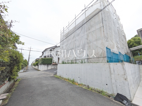 接道状況および現場風景　【八王子市絹ケ丘１丁目】
