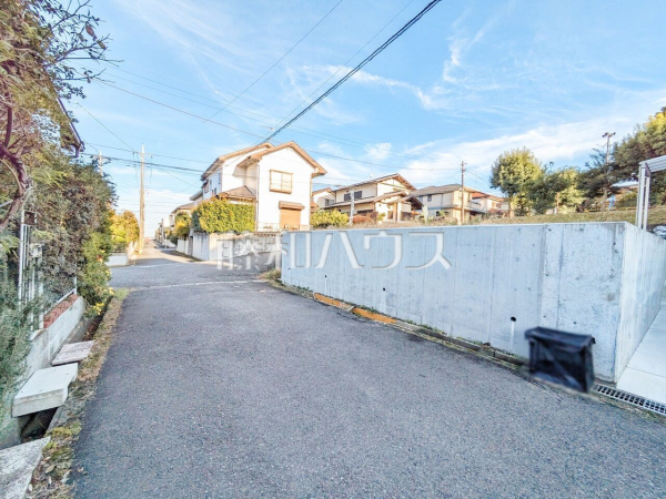 接道状況および現場風景　【八王子市絹ケ丘１丁目】
