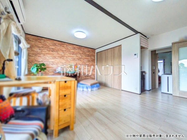 リビング　【滝山団地2街区10号棟】敷地内に公園があります♪