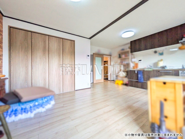 リビング　【滝山団地2街区10号棟】「滝山五丁目」バス停から徒歩1分