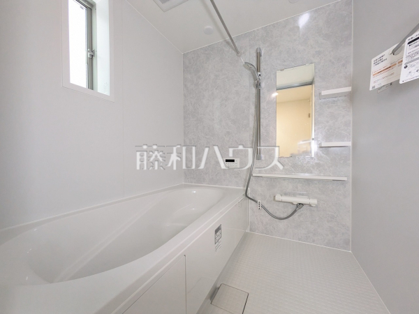 浴室　【立川市高松町１丁目】一日の疲れを癒す、優しい色合いのバスルーム　