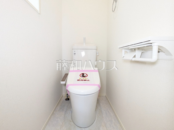 トイレ　【立川市高松町１丁目】少ない水でも常にキレイを保ち、汚れが付きにくいトイレ！　