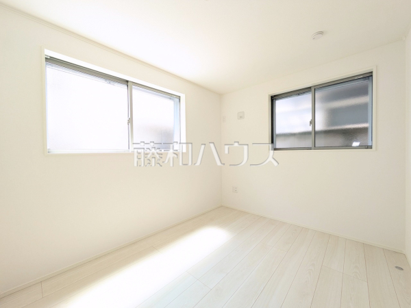 居室　【立川市高松町１丁目】2面採光で明るく風通しの良いお部屋　