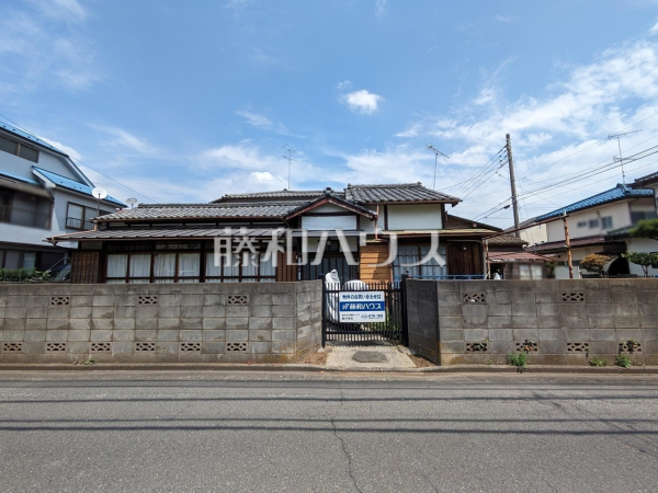 約65.95坪の南西角地の土地分譲です。　【立川市栄町２丁目】現地写真(現況：古屋あり)　
