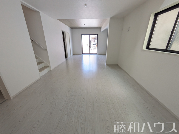リビング　【名古屋市北区金田町５丁目】