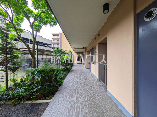 共用部廊下　【志木ガーデンヒルズオープンスカイコート】
