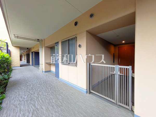 共用部廊下　【志木ガーデンヒルズオープンスカイコート】