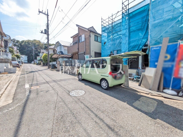 接道状況および現場風景　【清瀬市中里６丁目】 見学はしたいけど、なかなか時間が取れない・・・そんな方に出勤前や仕事終わりにマイホームを見学できるサポートをいたします 