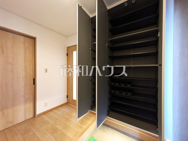 玄関収納　【志木市柏町５丁目】