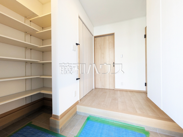 玄関・シューズインクローク　【志木市柏町５丁目】