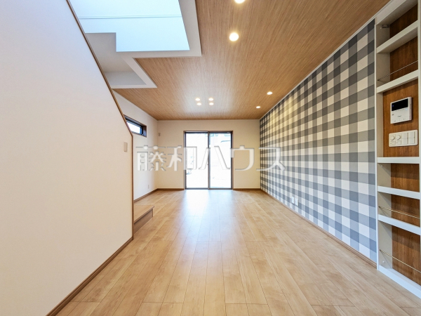 リビング　【志木市柏町５丁目】