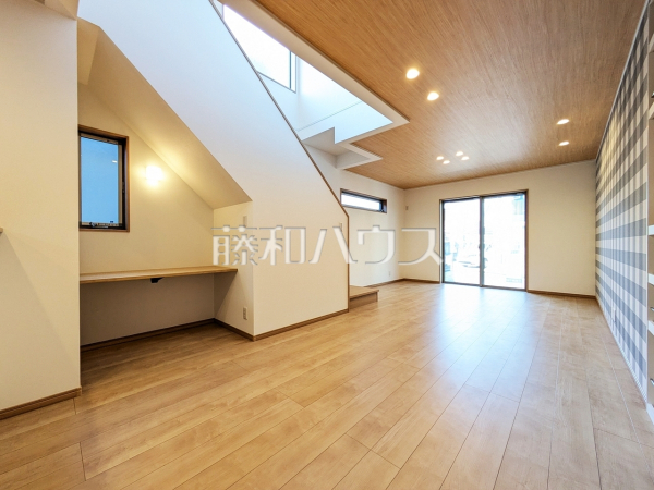 リビング　【志木市柏町５丁目】