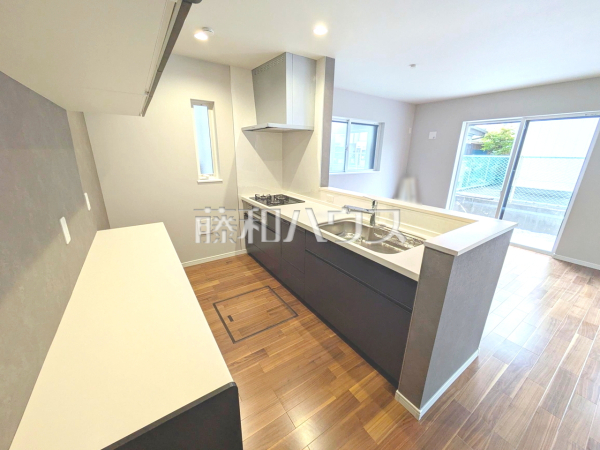 キッチン　【所沢市狭山ケ丘２丁目】
家族との会話も弾む対面式キッチン　