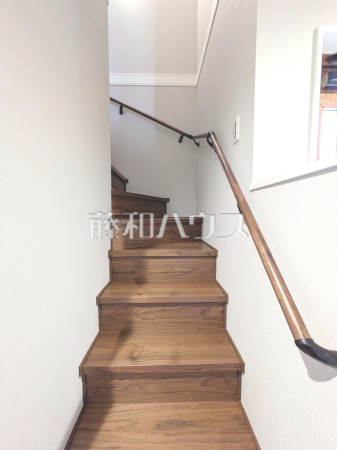 階段　【所沢市狭山ケ丘２丁目】