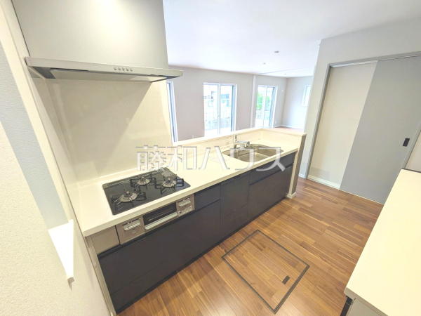 キッチン　【所沢市狭山ケ丘２丁目】
ご家族の様子がわかり、会話も楽しめる対面式システムキッチン　