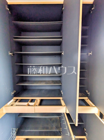 収納　【東久留米市小山１丁目】