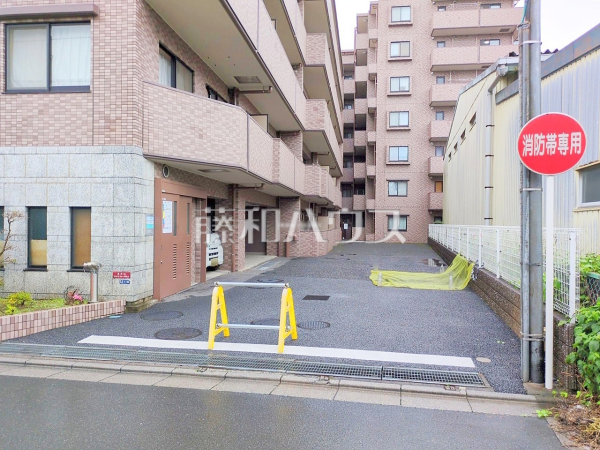 駐車場　【ロイヤルステージ朝霞】