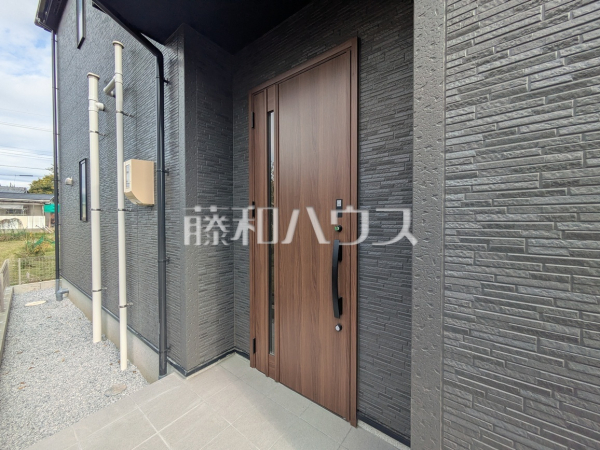 1号棟　玄関　【春日井市坂下町２丁目】