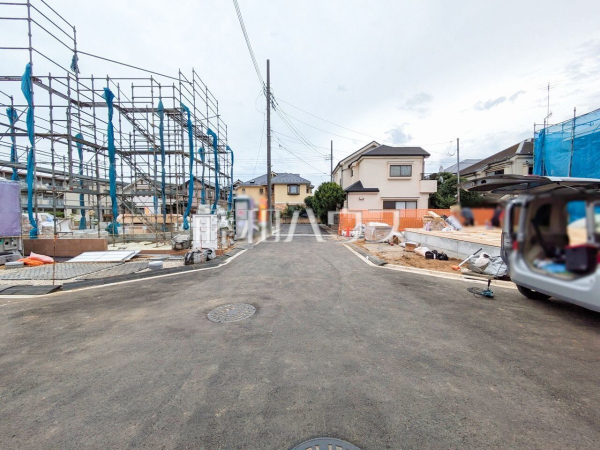 接道状況および現場風景　【東久留米市氷川台１丁目】物件の事、諸費用の事など、小さな疑問も担当までお気軽にご連絡・ご相談下さい。