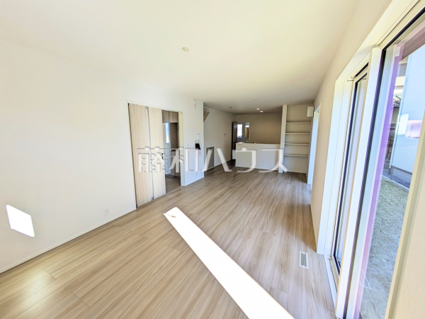 1号棟　リビング　【春日井市岩成台７丁目】