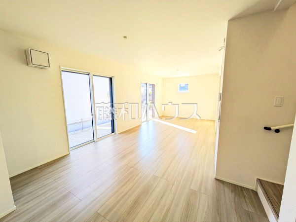 1号棟　リビング　【春日井市岩成台７丁目】