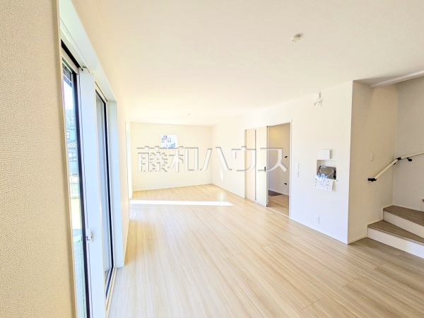 1号棟　リビング　【春日井市岩成台７丁目】