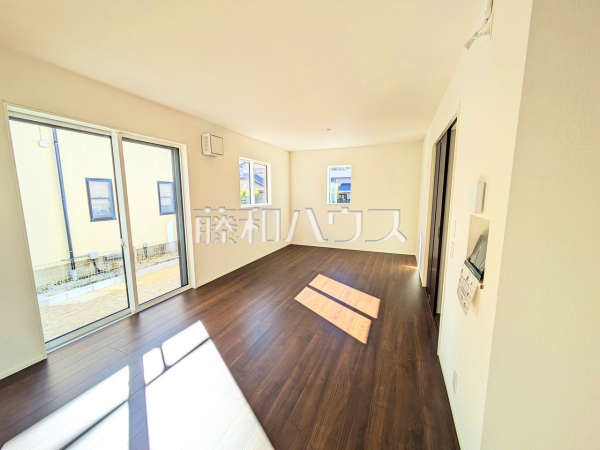 2号棟　リビング　【春日井市岩成台７丁目】