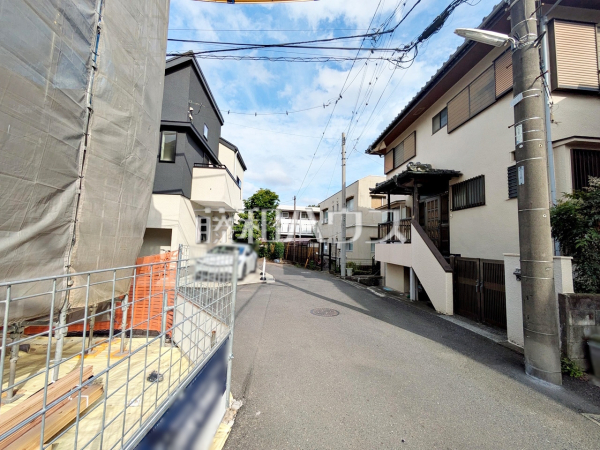 ≪現場風景≫ お住まい探しは、家の良し悪しだけでなく周辺環境も重要なポイントです。ぜひ一度お客様の目でご覧ください。 　【調布市上石原１丁目】