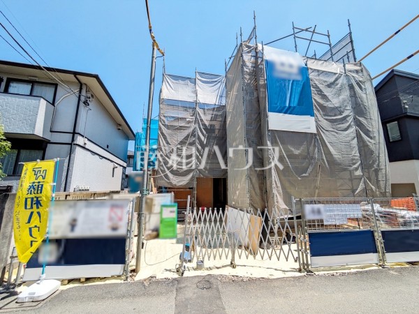 ≪1号棟　外観≫ 南道路で、さらに南側にカースペースがあり日当たり良好です。 　【調布市上石原１丁目】